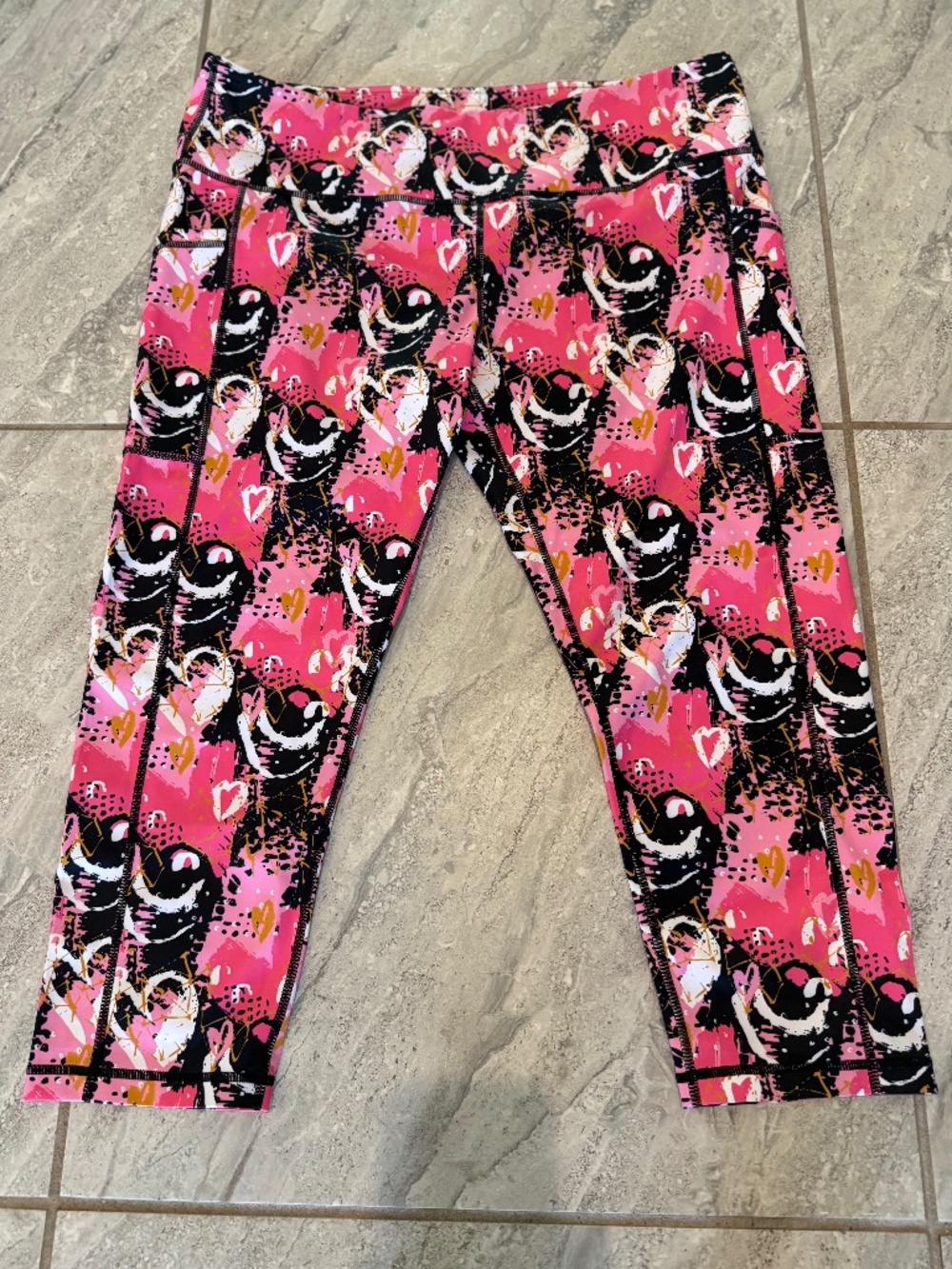 Constantly Varied Gear Pick & Black Heart Print Capri Leggings, Size XXXL, NWT